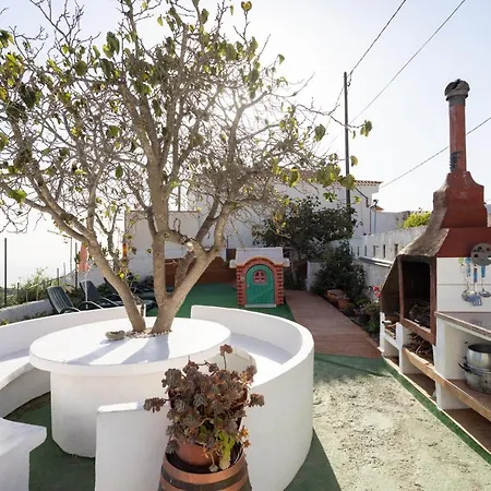 Mountain, Seaviews, And Pool Relax By Sunkeyrents Feriehus *